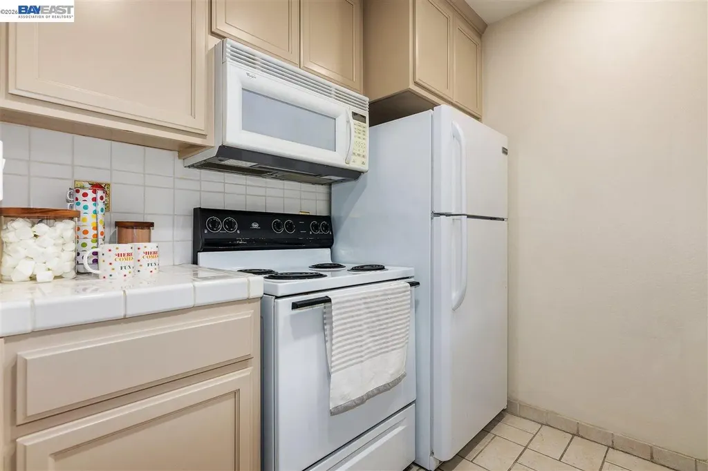 2734 Oak Road Unit 110 Walnut Creek CA 94597