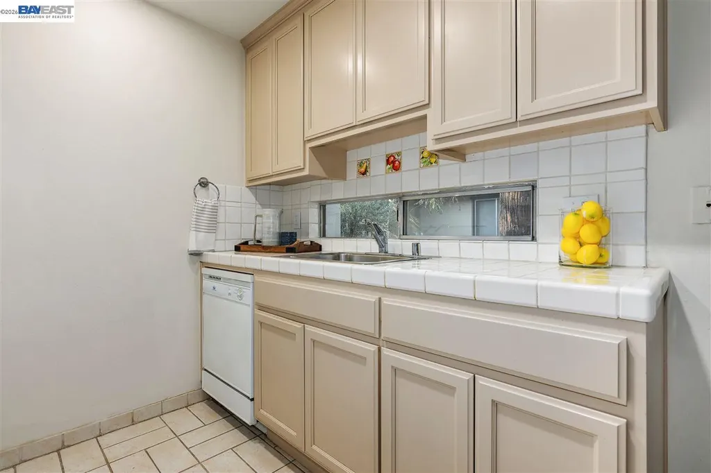 2734 Oak Road Unit 110 Walnut Creek CA 94597