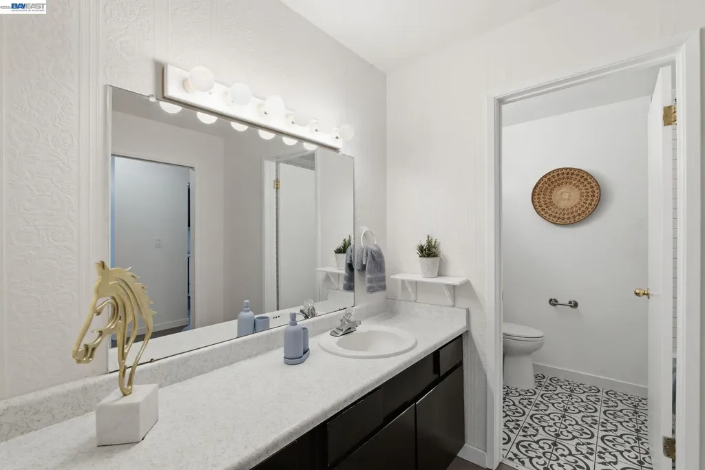 955 Shorepoint Court Alameda CA 94501
