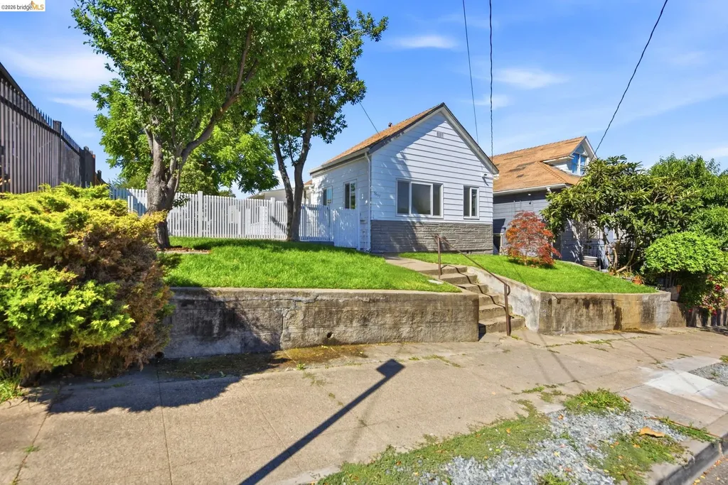 3007 Bona Street Oakland CA 94601