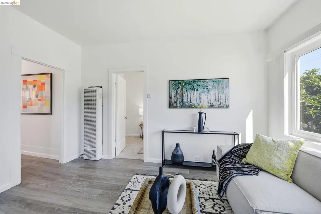 3007 Bona Street Oakland CA 94601