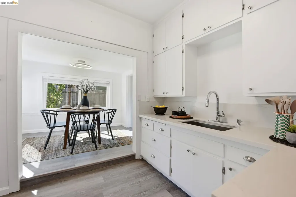 3007 Bona Street Oakland CA 94601
