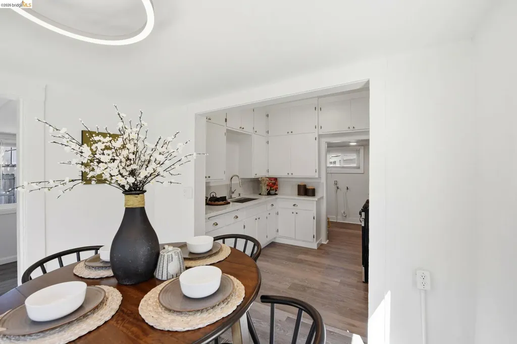 3007 Bona Street Oakland CA 94601