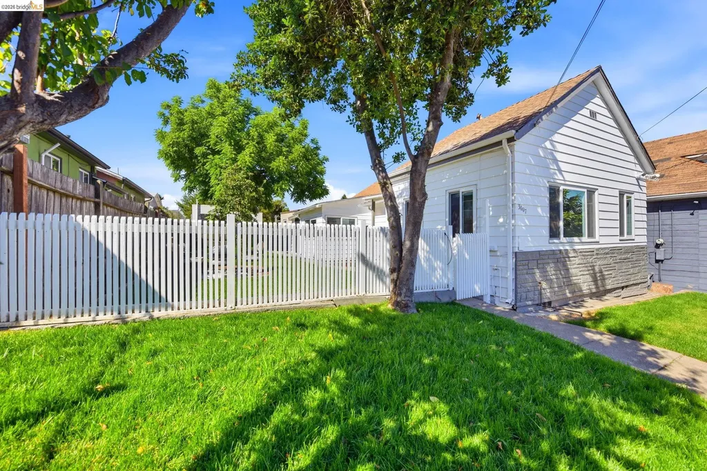 3007 Bona Street Oakland CA 94601