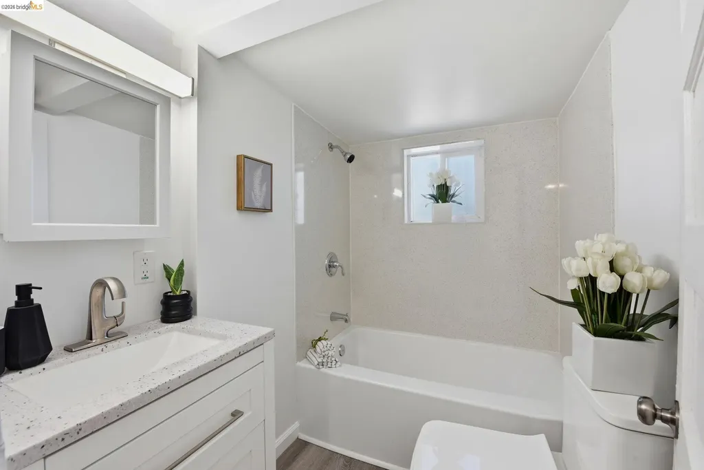 3007 Bona Street Oakland CA 94601