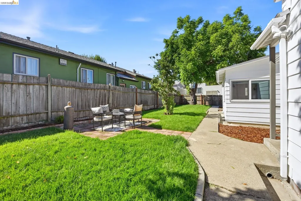 3007 Bona Street Oakland CA 94601