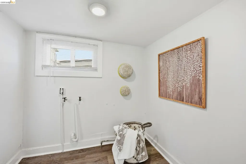 3007 Bona Street Oakland CA 94601