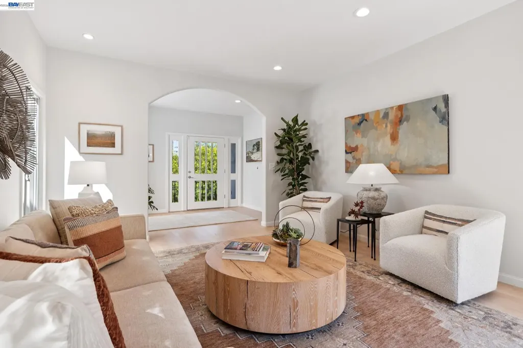 1028 Aquarius Way Oakland CA 94611