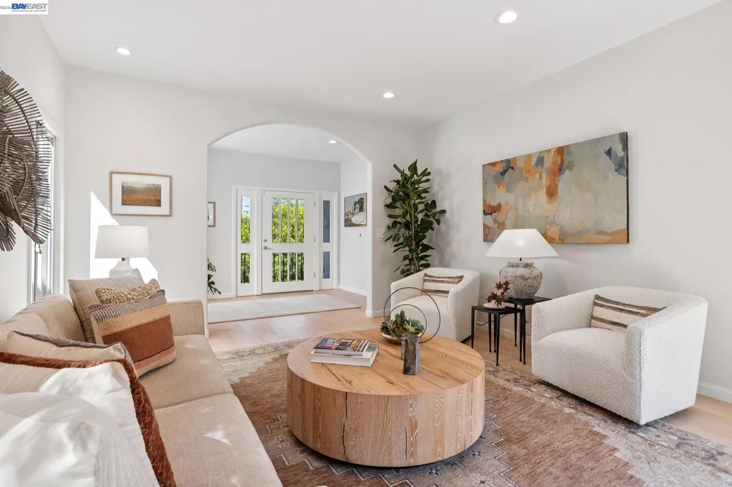 1028 Aquarius Way Oakland CA 94611