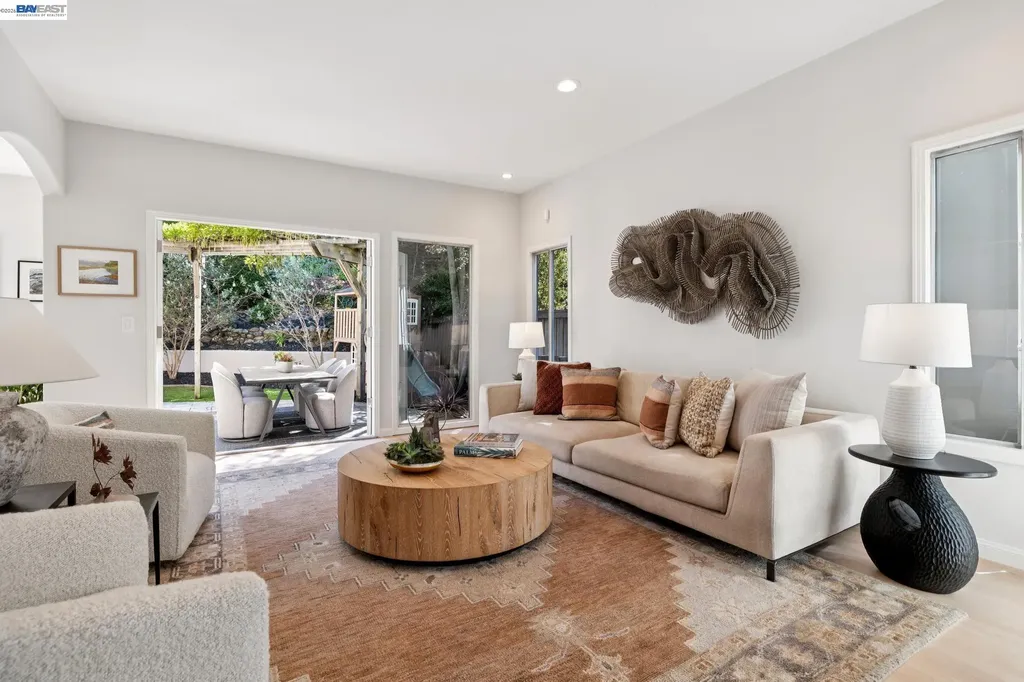 1028 Aquarius Way Oakland CA 94611