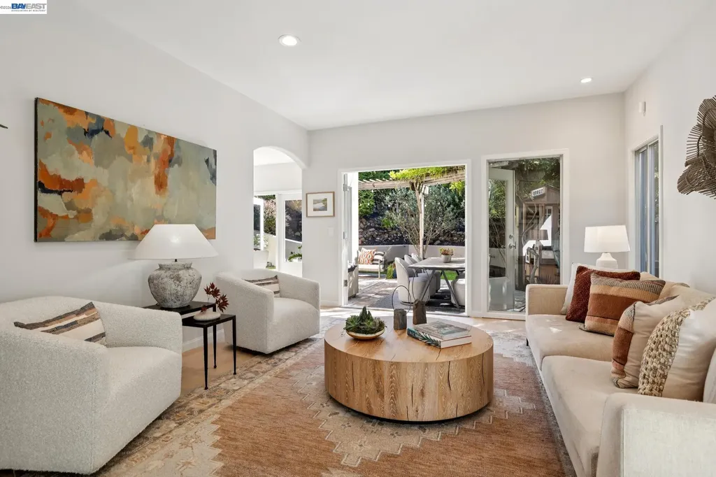 1028 Aquarius Way Oakland CA 94611