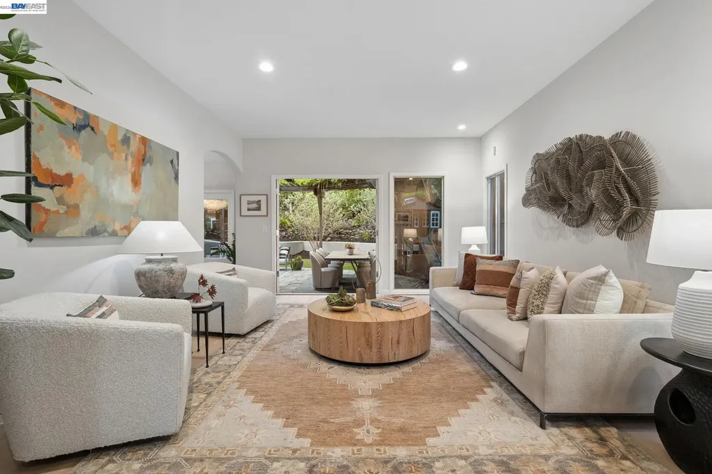 1028 Aquarius Way Oakland CA 94611