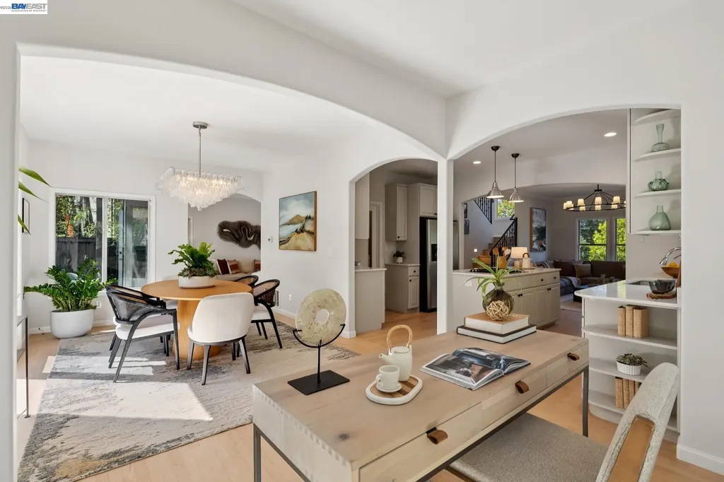 1028 Aquarius Way Oakland CA 94611