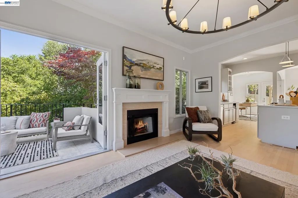 1028 Aquarius Way Oakland CA 94611