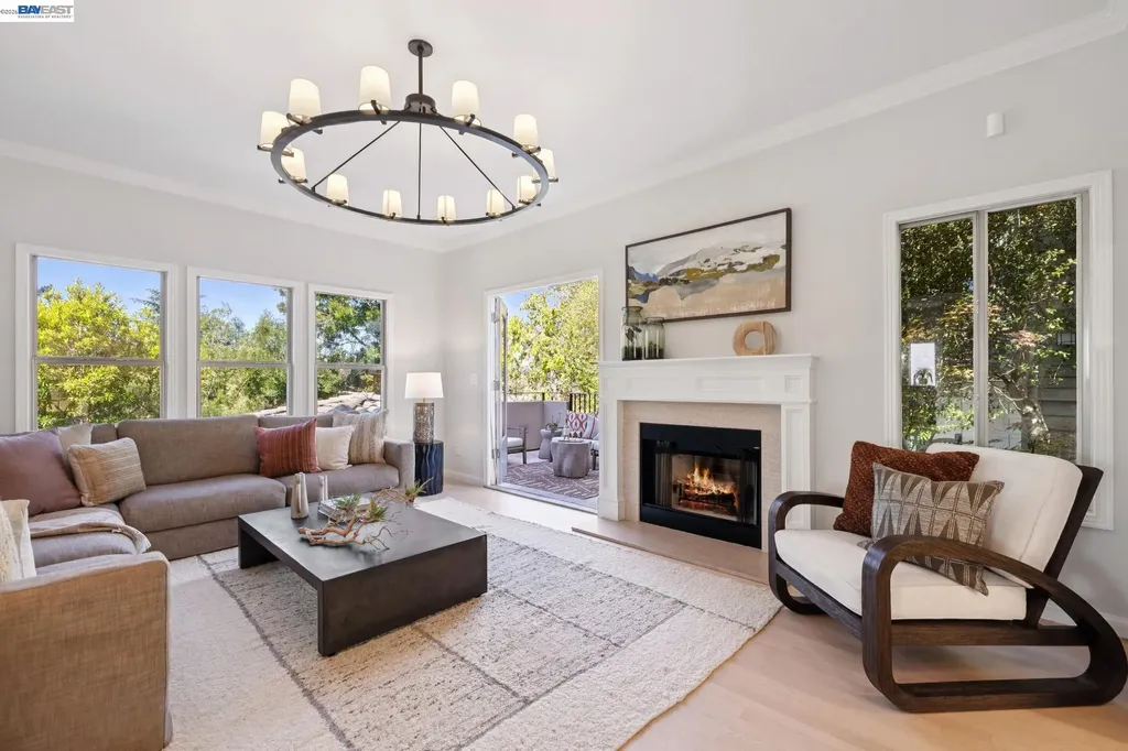 1028 Aquarius Way Oakland CA 94611