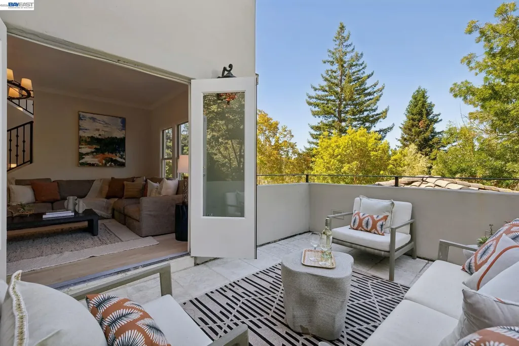 1028 Aquarius Way Oakland CA 94611