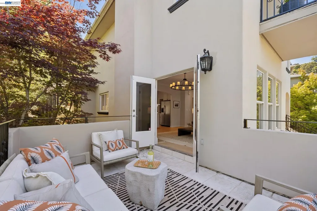 1028 Aquarius Way Oakland CA 94611