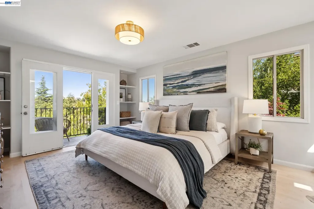 1028 Aquarius Way Oakland CA 94611