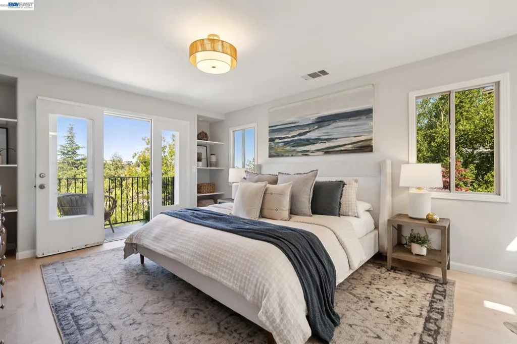 1028 Aquarius Way Oakland CA 94611