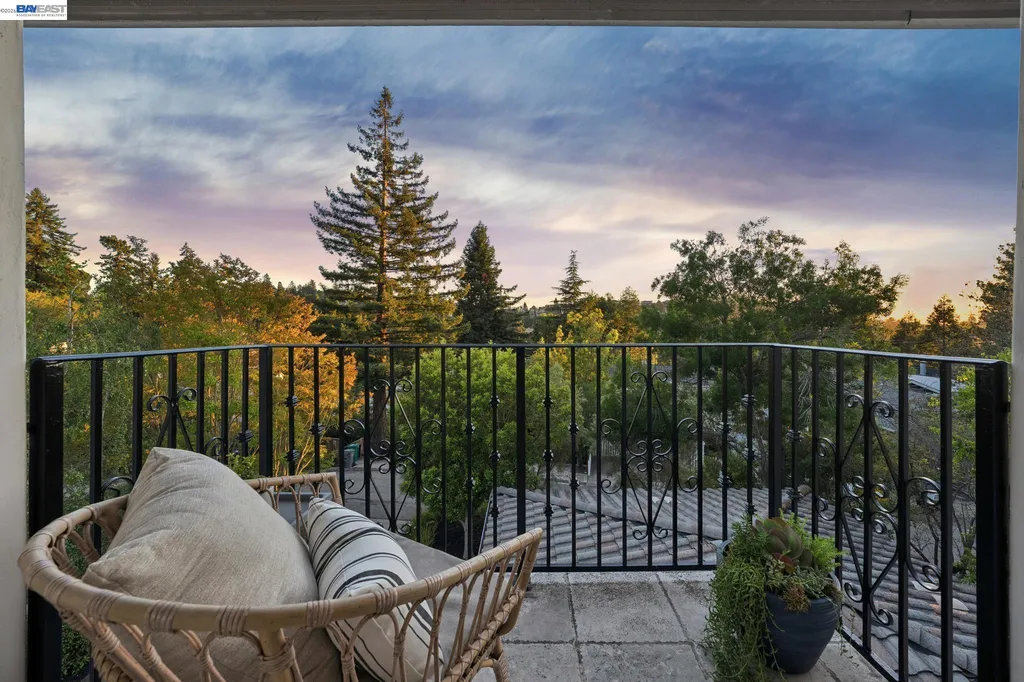 1028 Aquarius Way Oakland CA 94611