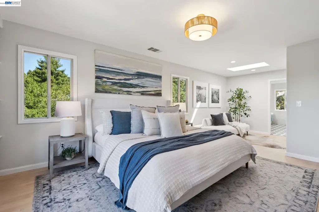 1028 Aquarius Way Oakland CA 94611