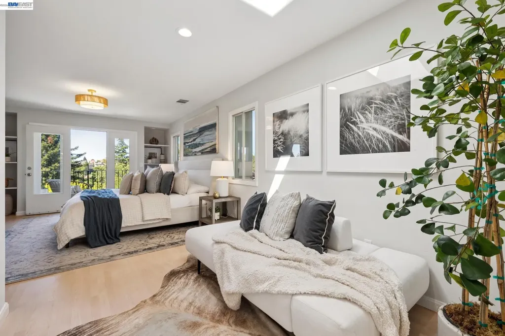 1028 Aquarius Way Oakland CA 94611