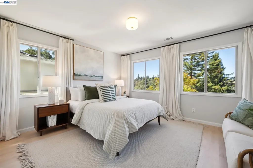 1028 Aquarius Way Oakland CA 94611