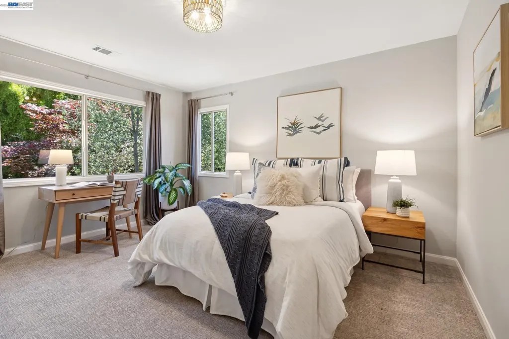 1028 Aquarius Way Oakland CA 94611