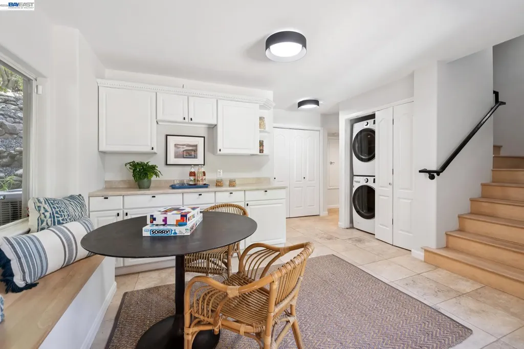 1028 Aquarius Way Oakland CA 94611