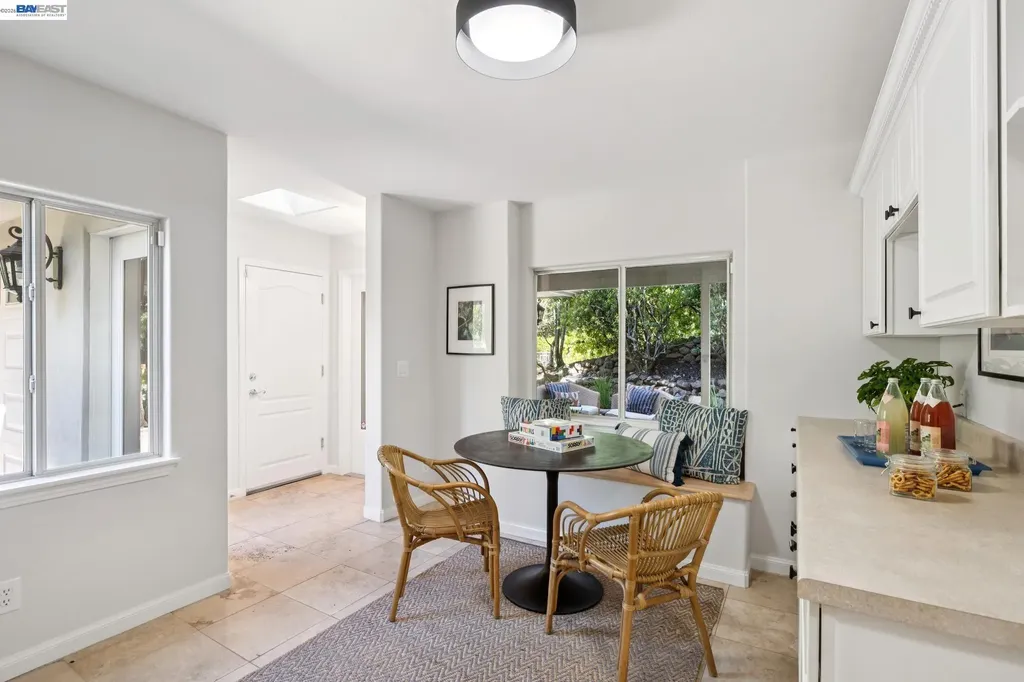 1028 Aquarius Way Oakland CA 94611