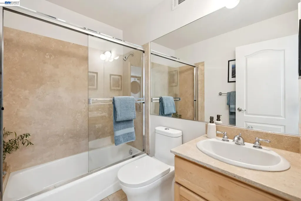 1028 Aquarius Way Oakland CA 94611