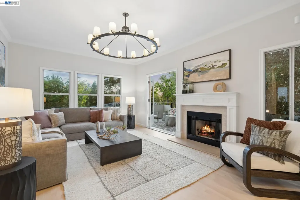1028 Aquarius Way Oakland CA 94611