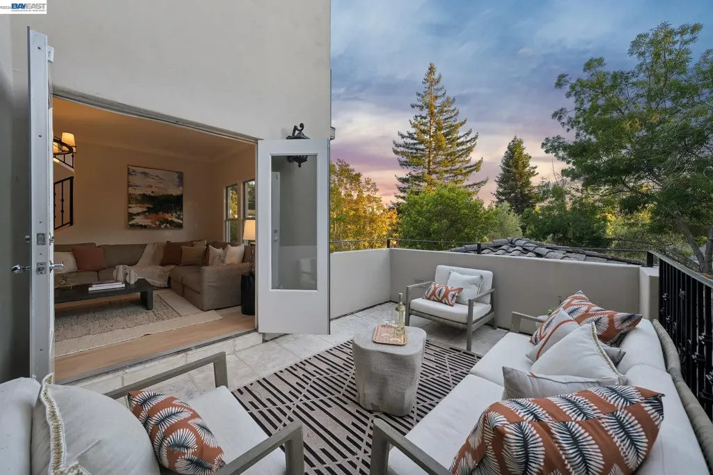1028 Aquarius Way Oakland CA 94611