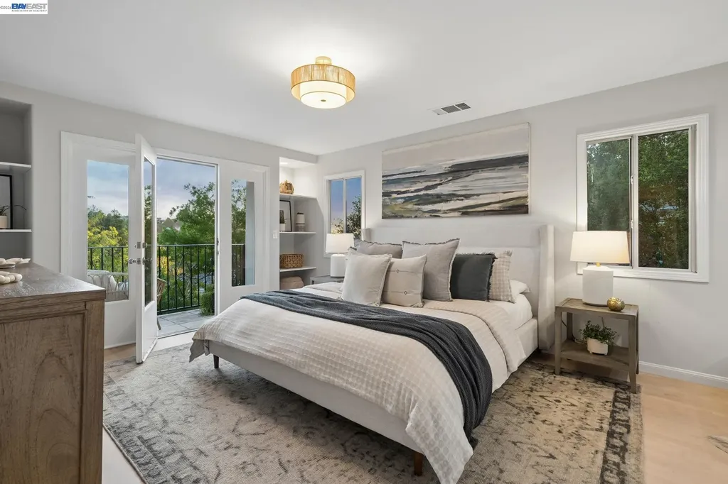 1028 Aquarius Way Oakland CA 94611