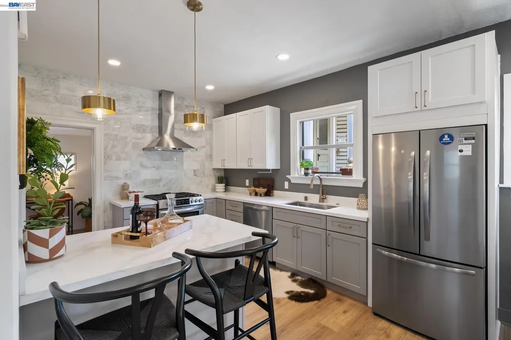 2617 Santa Clara Avenue Alameda CA 94501