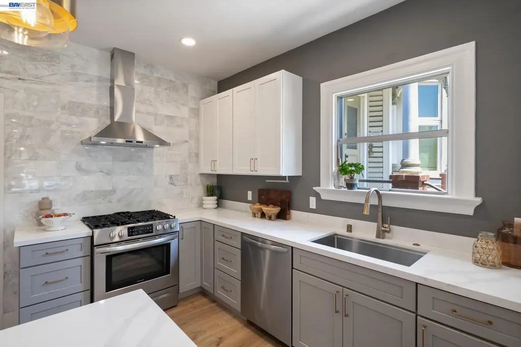 2617 Santa Clara Avenue Alameda CA 94501