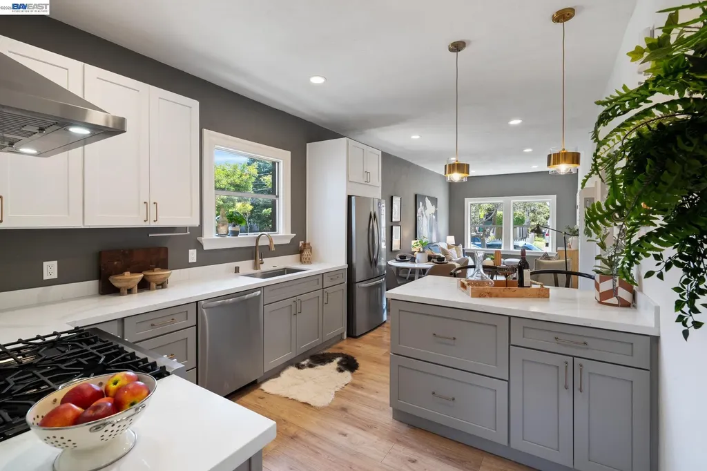 2617 Santa Clara Avenue Alameda CA 94501
