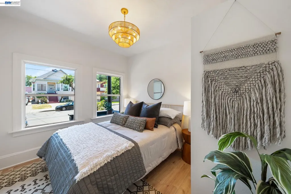 2617 Santa Clara Avenue Alameda CA 94501