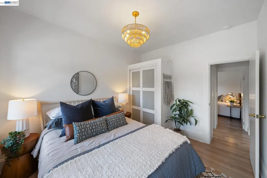 2617 Santa Clara Avenue Alameda CA 94501