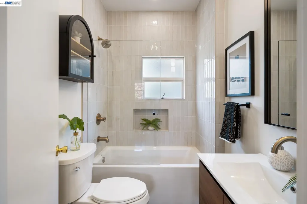 2617 Santa Clara Avenue Alameda CA 94501