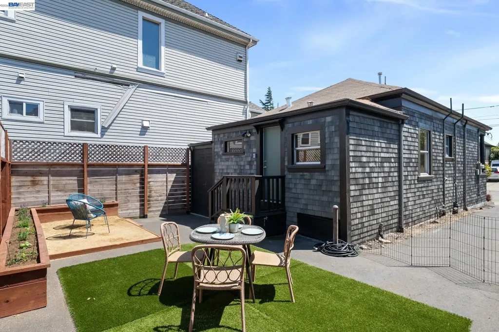 2617 Santa Clara Avenue Alameda CA 94501