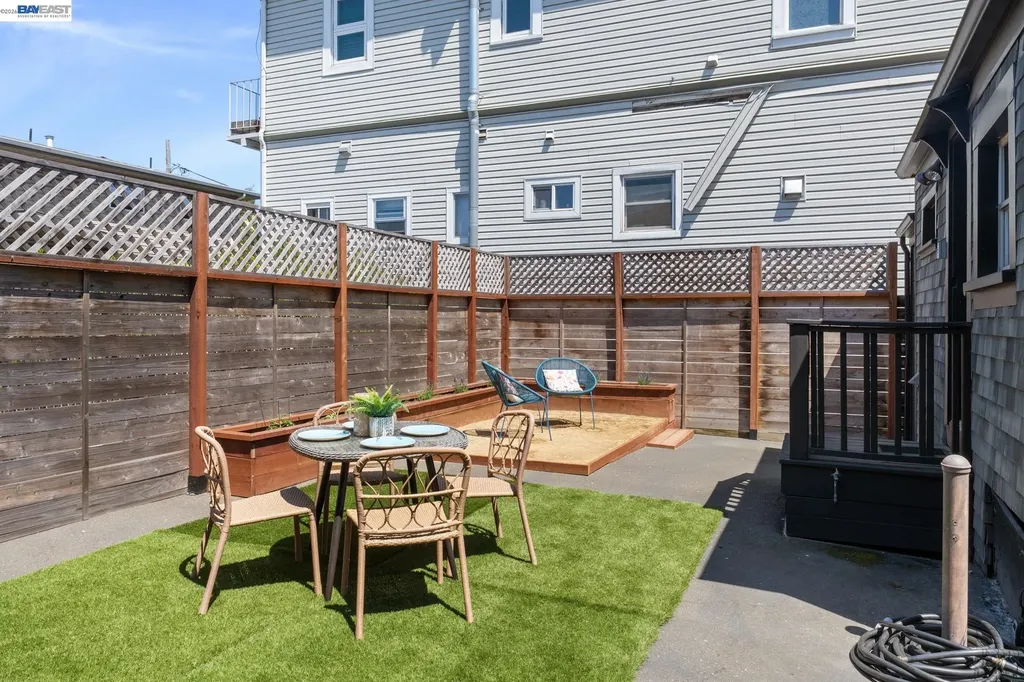 2617 Santa Clara Avenue Alameda CA 94501