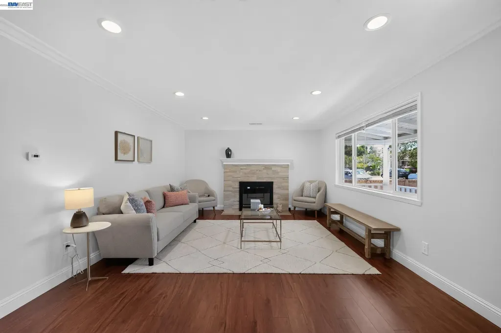 20556 Forest Avenue Castro Valley CA 94546