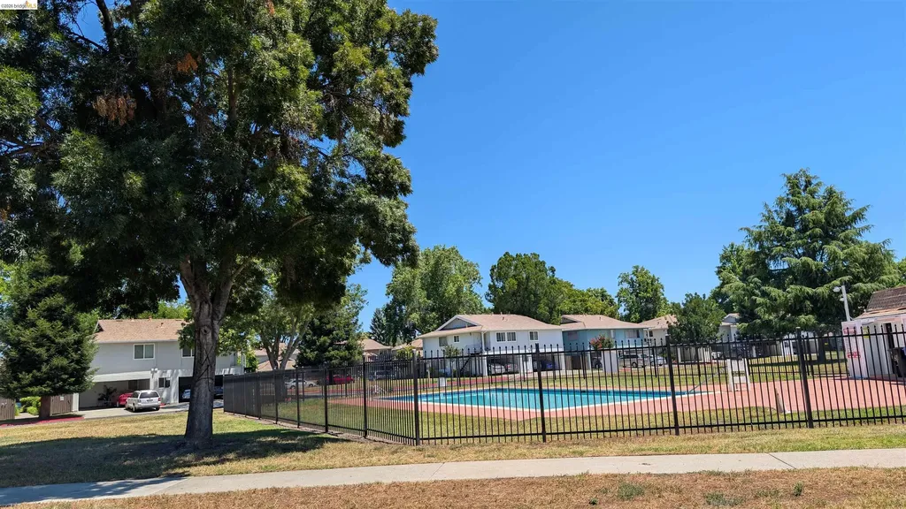 1387 Del Rio Circle Concord CA 94518