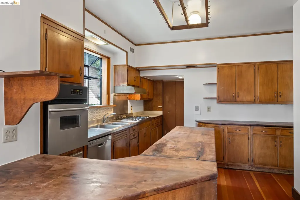 2714 Woolsey Street Berkeley CA 94705