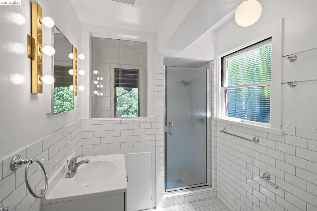 2714 Woolsey Street Berkeley CA 94705