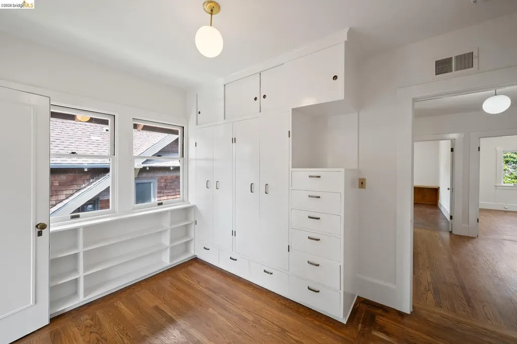 2714 Woolsey Street Berkeley CA 94705