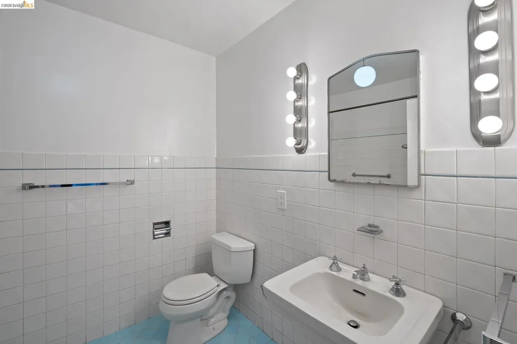 2714 Woolsey Street Berkeley CA 94705