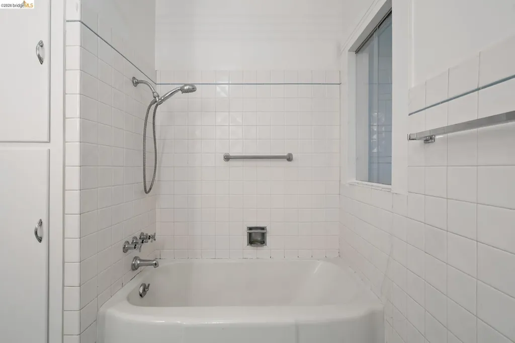 2714 Woolsey Street Berkeley CA 94705