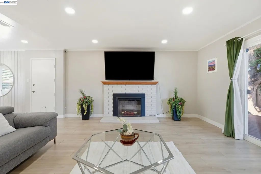2394 Tahiti Street Hayward CA 94545